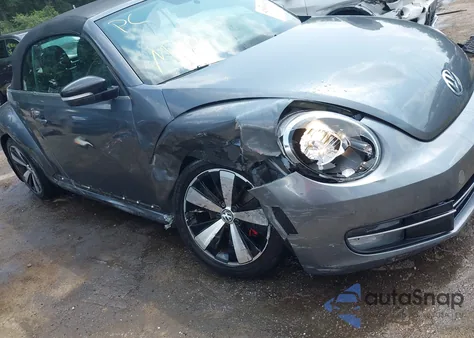 2013 Volkswagen Beetle 2.0T z USA, uszkodzony, nr VIN 3VW8A7AT8DM802832